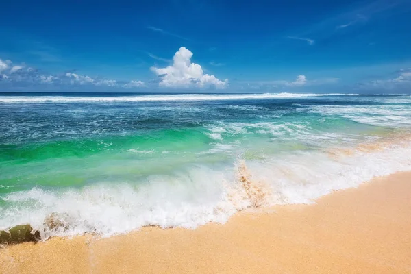 Paesaggio Marino Durante Giorno Sfondo Blu Acqua Mare Spiaggia Nusa — Foto Stock