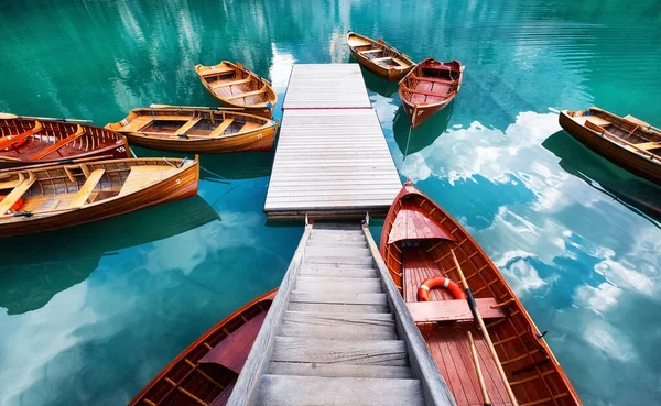 Lago Braers Lake Dolomitské Alpy Itálie Lodě Jezeře Krajina Dolomitských — Stock fotografie