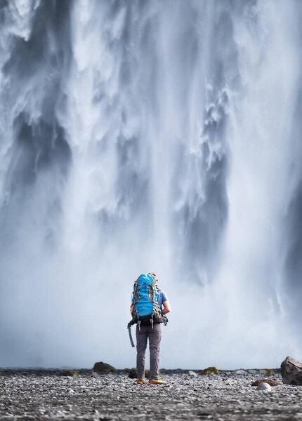 Tourist Backpack Skogafoss Waterfall Background Travelling Iceland Tourist Famouns Place — Stock Photo, Image
