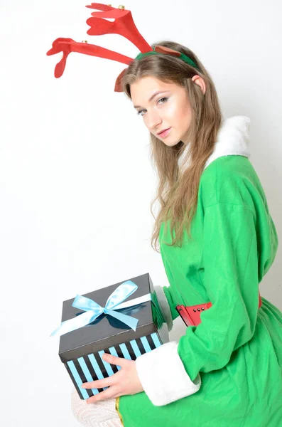 Menina em traje de Natal — Fotografia de Stock