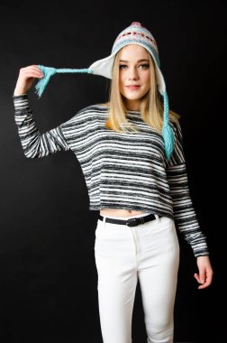 şapka ile güzel kız