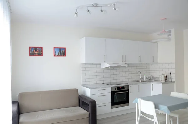 Nový Byt Bílým Kuchyňským Koutem Vratislavi Polsko Studio Typu Apartmán — Stock fotografie