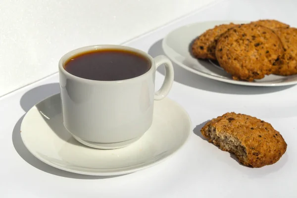 Espresso Kaffee Und Kekse Frühstück Freien Weißen Hintergrund — Stockfoto