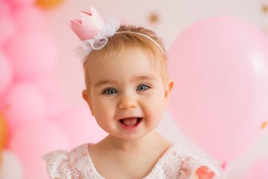 İlk doğum günü kızı pembe dekor