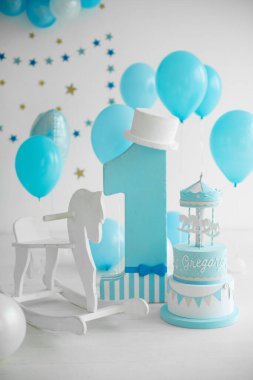 Oğlan için ilk doğum günü pastası