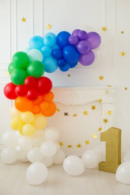 Parti için balonlar gökkuşağı renkleri