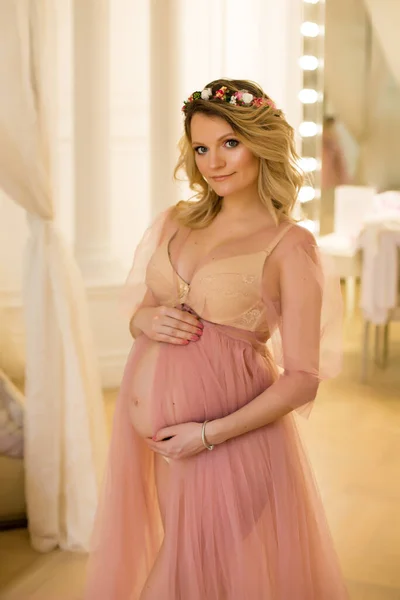 Femme Enceinte Robe Rose — Photo