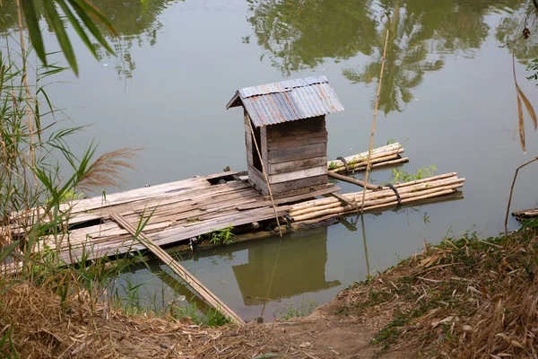 Kampong bathroom in Kalimantan — Stock Photo, Image