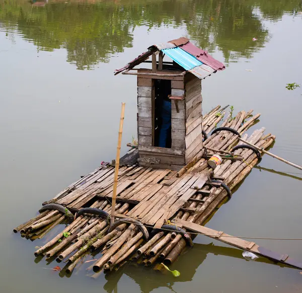 Kampong bathroom in Kalimantan — Stock Photo, Image