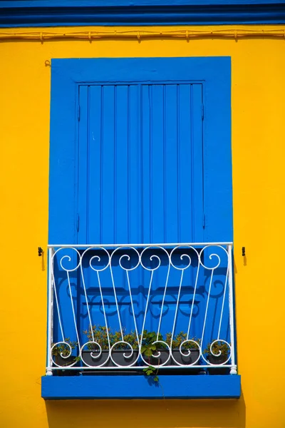 Geleneksel Portekiz balkon — Stok fotoğraf