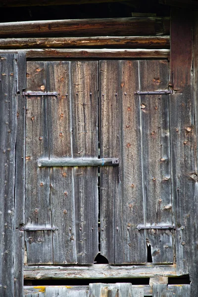 Porta da fazenda tradicional austríaca — Fotografia de Stock