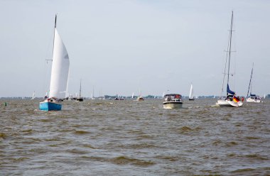 Heeg, Friesland, Hollanda - 2 Haziran 2019; Heeger Gölü, Friesland, Hollanda