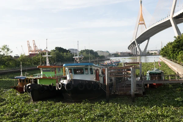 Ponte através do rio Chao Phraya — Fotografia de Stock