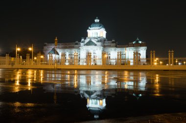 ananta samakhom taht Salonu