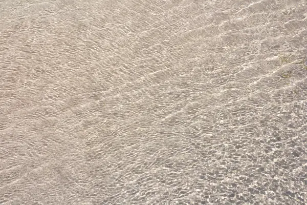 Mer sur la plage de sable — Photo