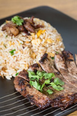 biftek ile kızarmış pilav 