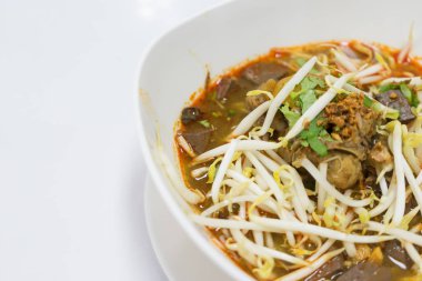 baharatlı domuz eti soslu Pirinç Noodle