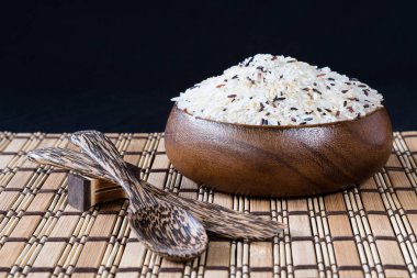 Yasemin pirinç ve kahverengi pirinç