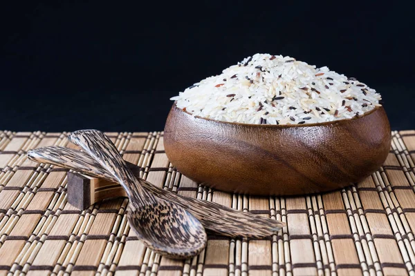 Yasemin pirinç ve kahverengi pirinç