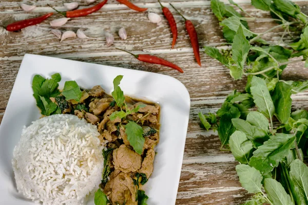 Thailändisches gebratenes Schweinefleisch — Stockfoto