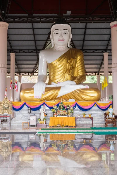 Große Buddhastatue — Stockfoto