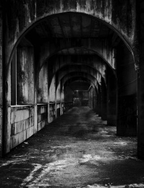 Korkunç eski tüneli