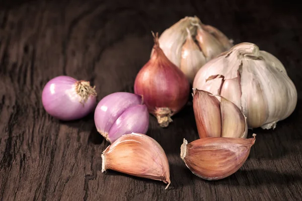 Garlics en rode ui — Stockfoto