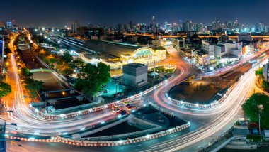  Hualumpong tren istasyonu
