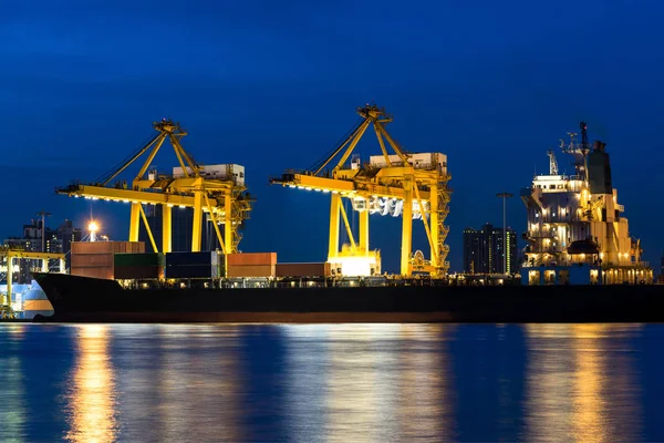 Kargo nakliye gemisi