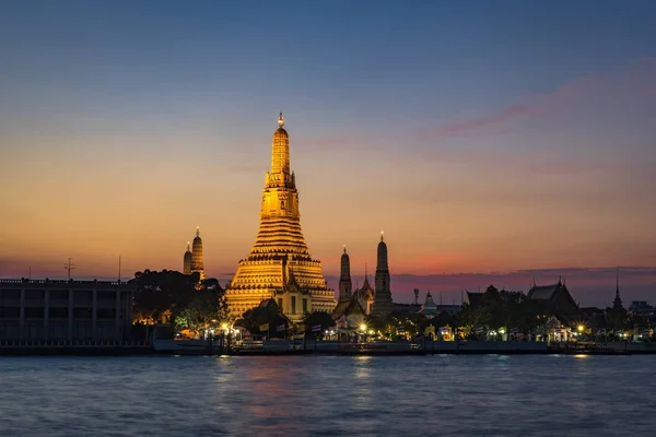 Wat Arun templom naplementekor — Stock Fotó