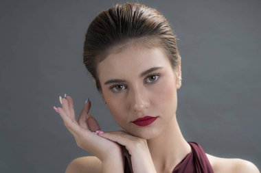 Stüdyoda güzel bir kadın