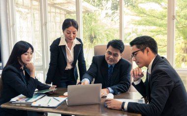 İş kurumsal emekçilerin ve brainstrom 