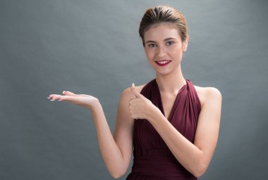 Stüdyoda güzel bir kadın