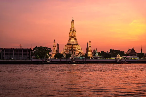 Wat Arun templom naplementekor — Stock Fotó