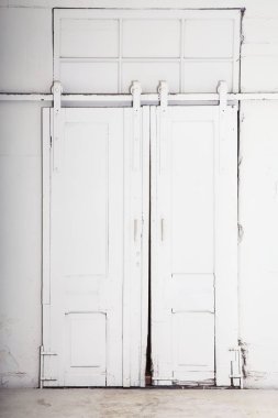 raylar mimari çatı üzerinde endüstriyel kapılar