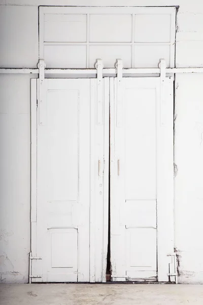 raylar mimari çatı üzerinde endüstriyel kapılar