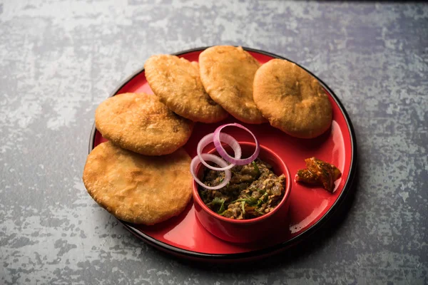 Fried Sattu Litti Chokha Served Baingan Bharta Onion Pickle Popular — 图库照片