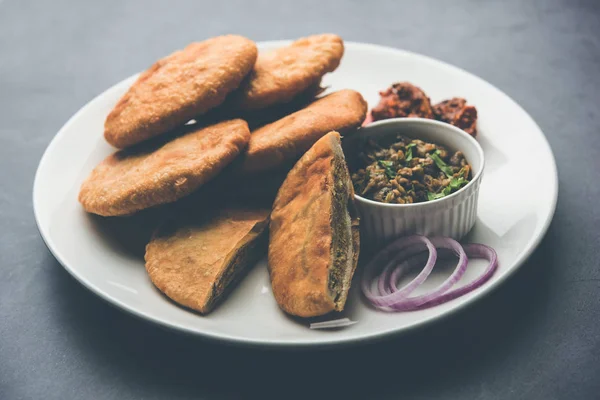 Fried Sattu Litti Chokha Served Baingan Bharta Onion Pickle Popular — 图库照片