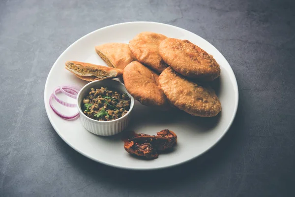 Chokha Sattu Litti Frito Servido Com Baingan Bharta Cebola Picles — Fotografia de Stock