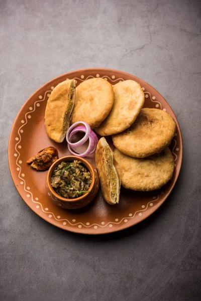 Fried Sattu Litti Chokha Served Baingan Bharta Onion Pickle Popular — 图库照片