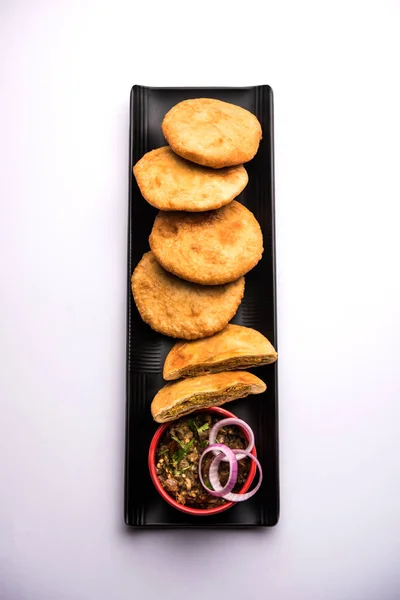 Gebratene Sattu Litti Chokha Serviert Mit Baingan Bharta Zwiebeln Und — Stockfoto