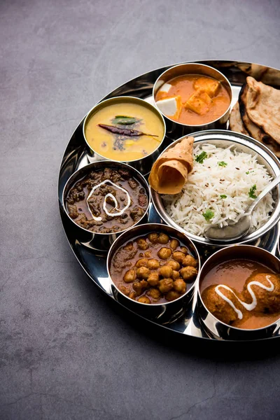 Indian Vegetarian Food Thali Platter Includes Paneer Butter Masala Dal — Stock Photo, Image