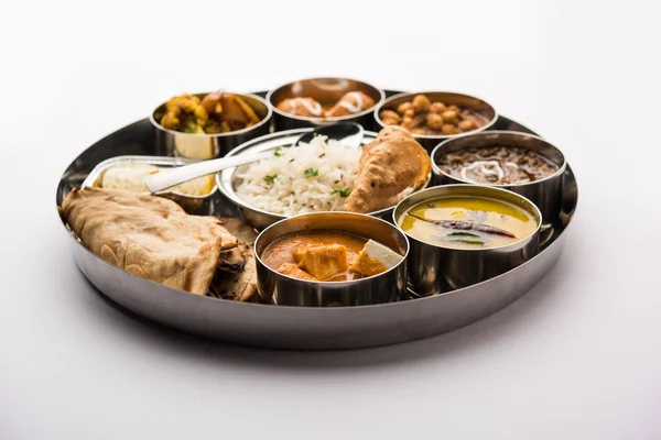 Indian Vegetarian Food Thali Platter Includes Paneer Butter Masala Dal — 图库照片