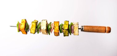 Uçan Paneer Tikka beyaz ya da siyah arkaplan üzerinde izole, seçici odak