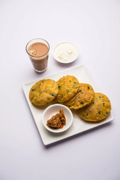 Methi Poori Puri Hechos Con Hojas Alholva Fresca Sin Harina —  Fotos de Stock