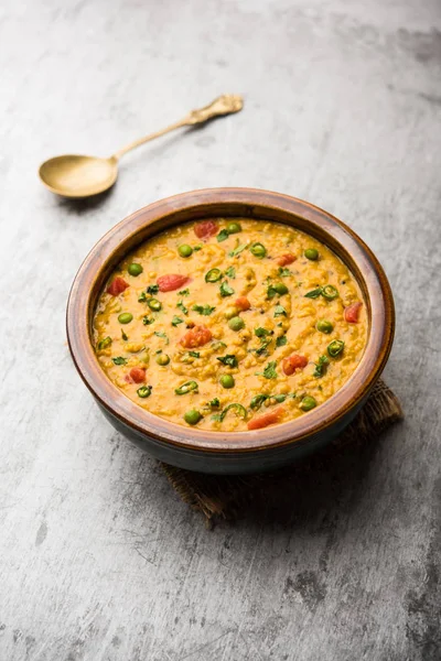 Masala Vegetal Aveia Khichadi Servido Uma Tigela Foco Seletivo — Fotografia de Stock