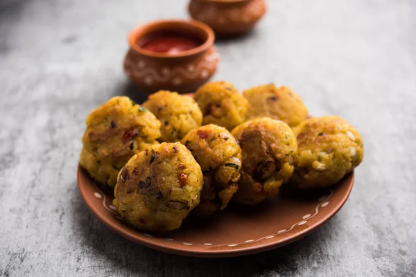 Veg Poha Cutlet Flattened Rice Patties Served Tomato Ketchup Green — Stock Photo, Image