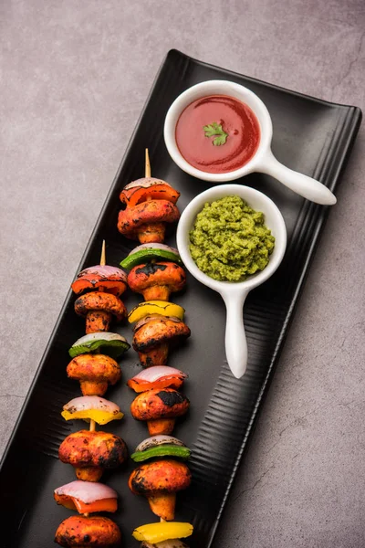 Barbecue Tandoori Mushroom Tikka Served Plate Green Chutney Ketchup Selective — Stock Photo, Image