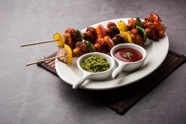 Barbacoa Champiñón Tandoori Tikka Servido Plato Con Chutney Verde Ketchup —  Fotos de Stock