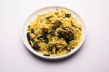 Khaman Gola Bhat Nagpur, Vidarbha 'dan popüler bir tarif.